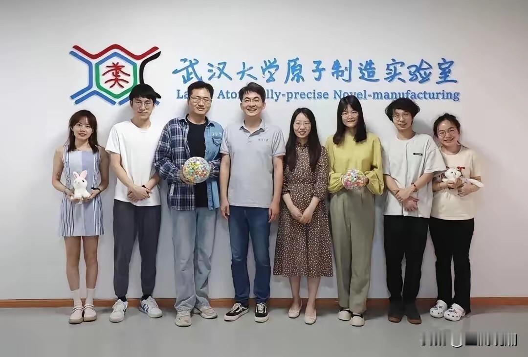 人类就是奇怪，再怎么牛逼的人就逃不过男女之间那点事…一个优秀的“杰青”，一个