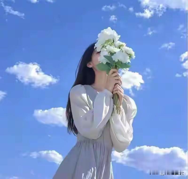 治愈自己最好的办法就是：第一：忙碌。充实自己的生活，收获满满。第二：