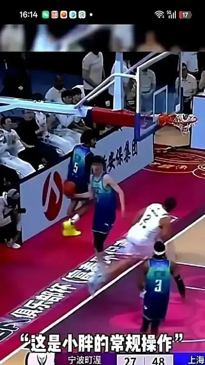 今晚打完，所有CBA内线教练都得连夜改战术板。原因就俩字：洛夫顿。以