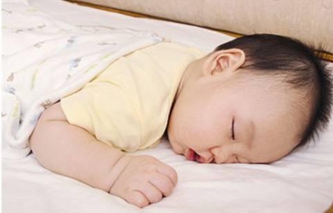 孩子小学1年级还没断奶, 被同学嘲笑! 不断奶的原因令人很心酸