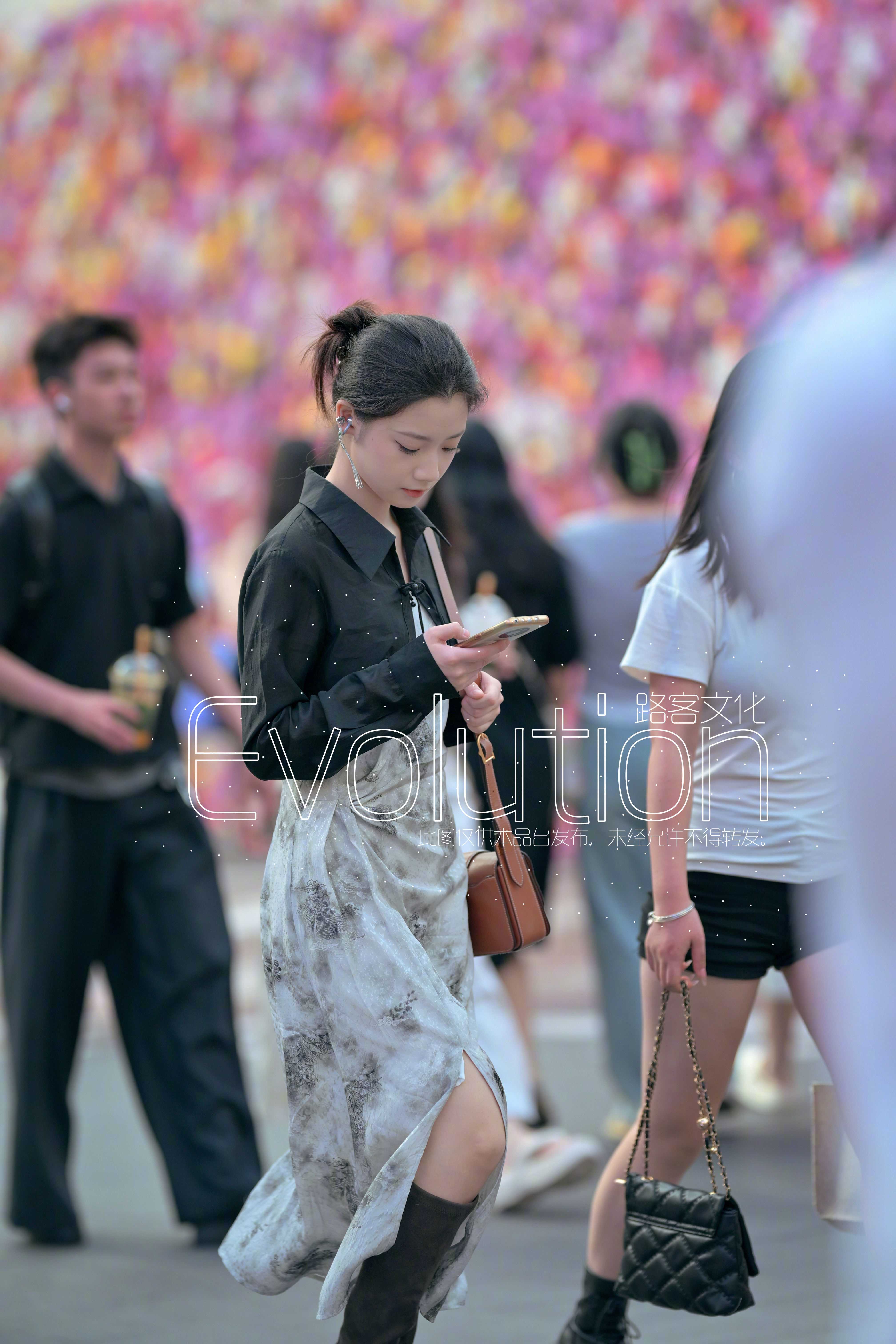 低头看手机的魅力​​​