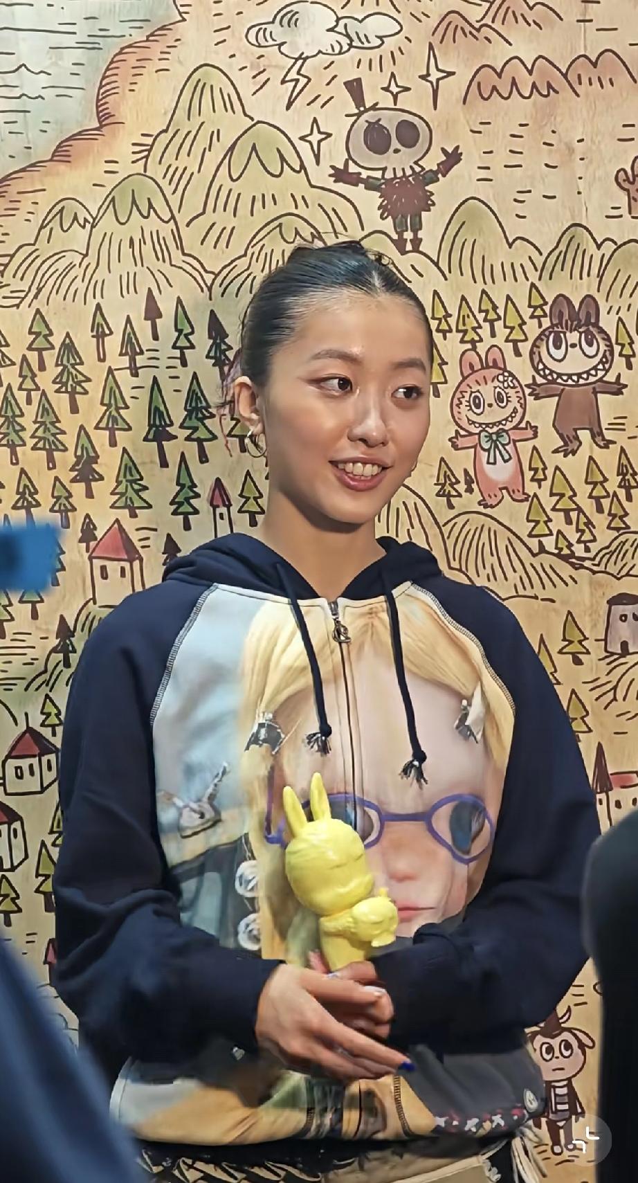 陈康堤长相成熟，像30多岁的，牙齿好大，有点奇葩！3月21日，陈奕迅的女儿陈