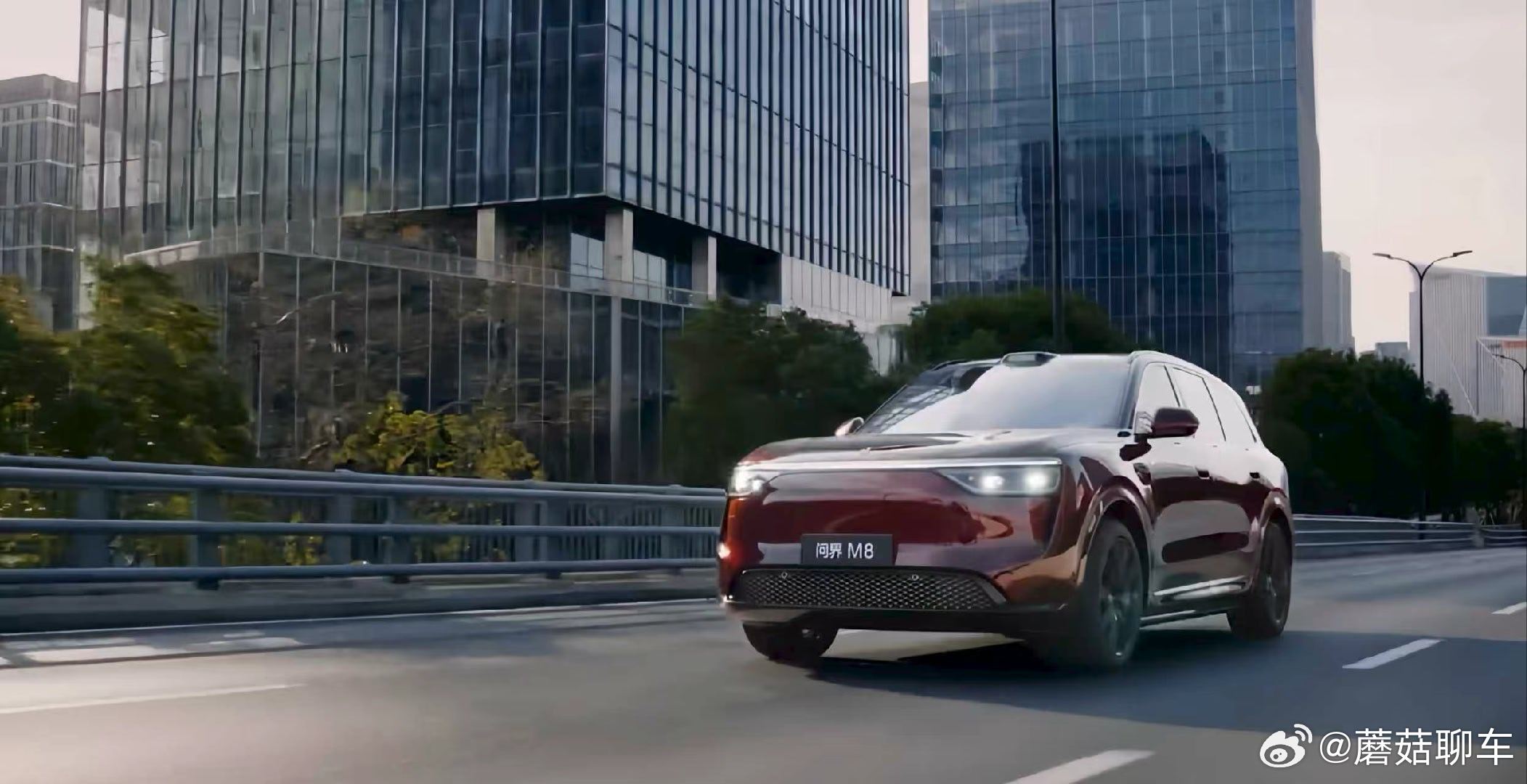 问界M8搭载896线激光雷达问界M8不仅在智能驾驶上领先一步，其鸿蒙ALPS座