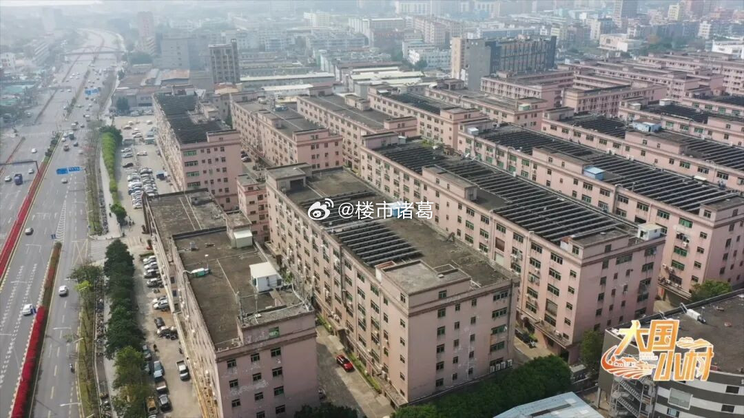 2005年启动建设的宝中，几乎踩准了深圳西进的所有节奏。如今这里道路宽阔，摩天轮