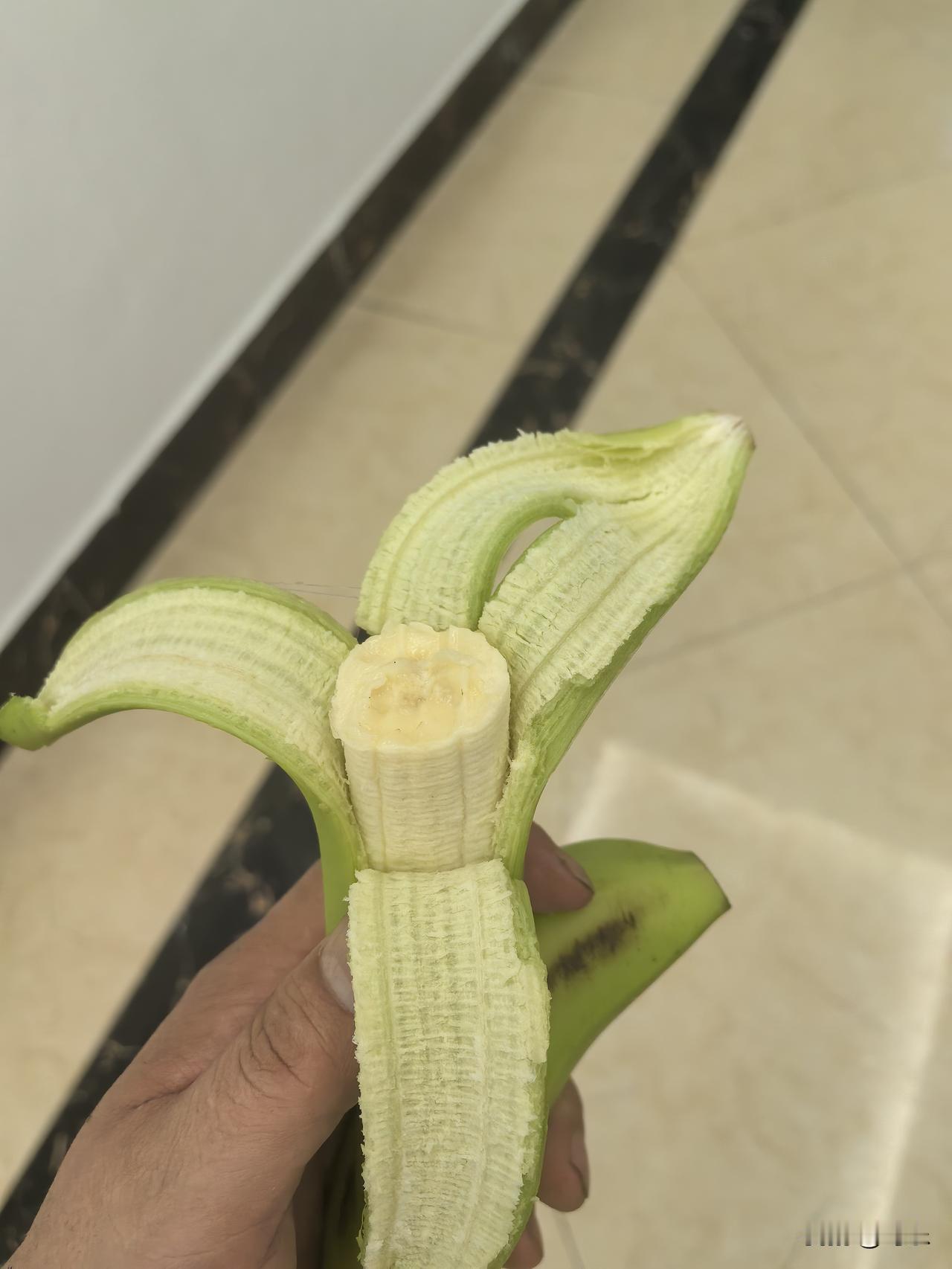 原来这才是香蕉成熟的样子。来柬埔寨一年多了，自然也吃了不少当地的水果。说一个大