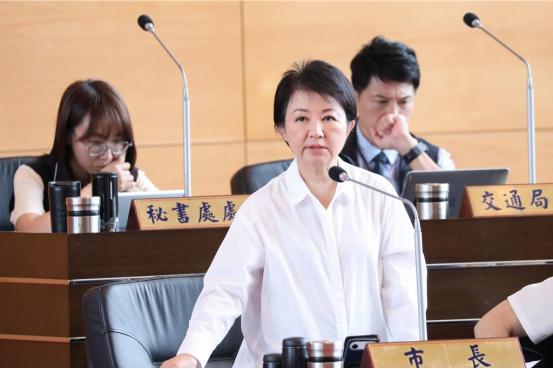 开眼了！5月19日，台湾监察院公布了台中市长卢秀燕夫妻财产：831万存款、300