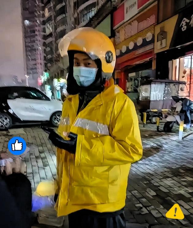 网上一段广为流传的暖心见闻，看完让人五味杂陈。成都一名年轻女子突然晕倒在超