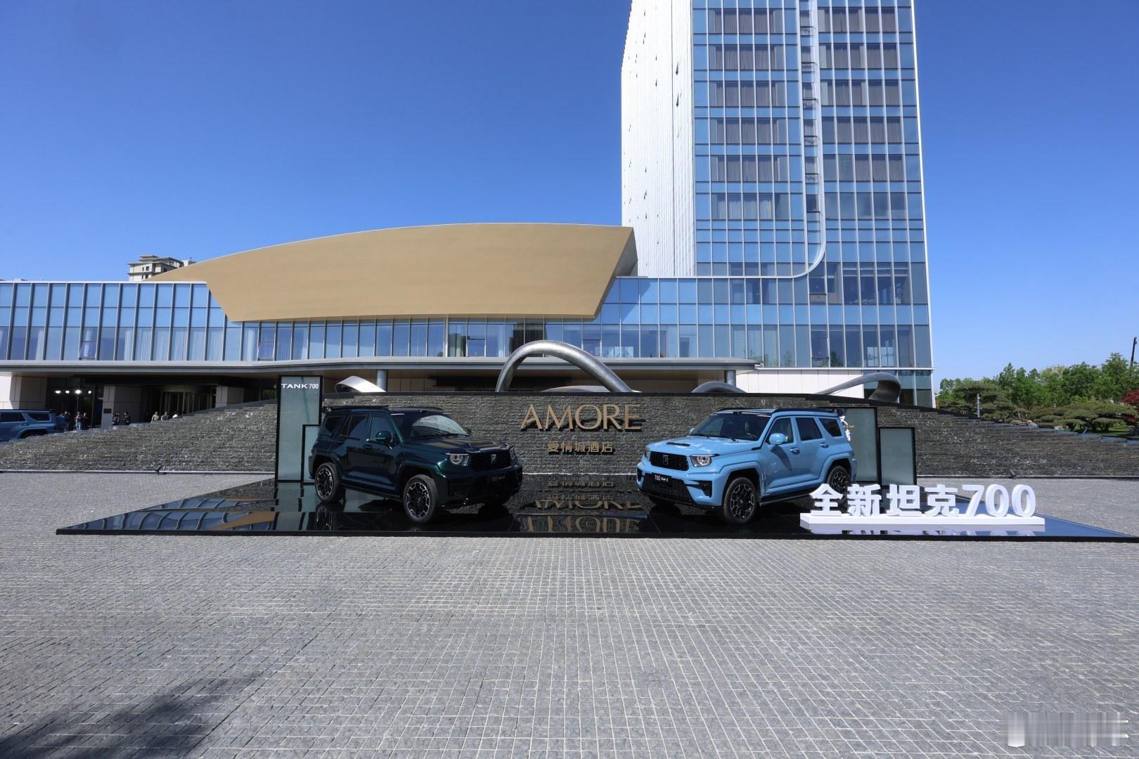 全新坦克700这两天刚上市，42.8万起，三款配置，42.8/46.8/50.8