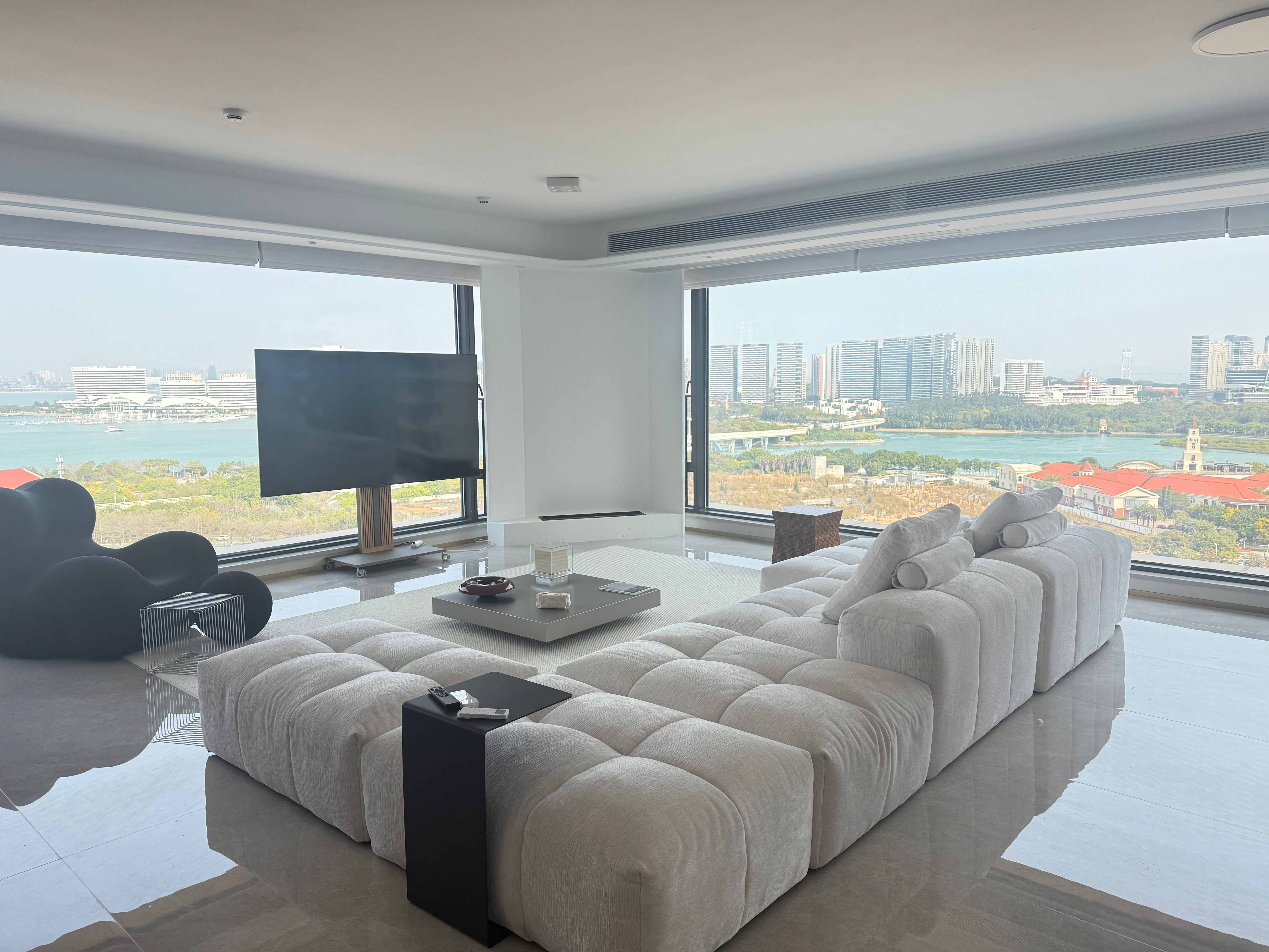 这套也喜欢，但是听到价格笑容凝固在我的脸上两百五十平，两万六千八