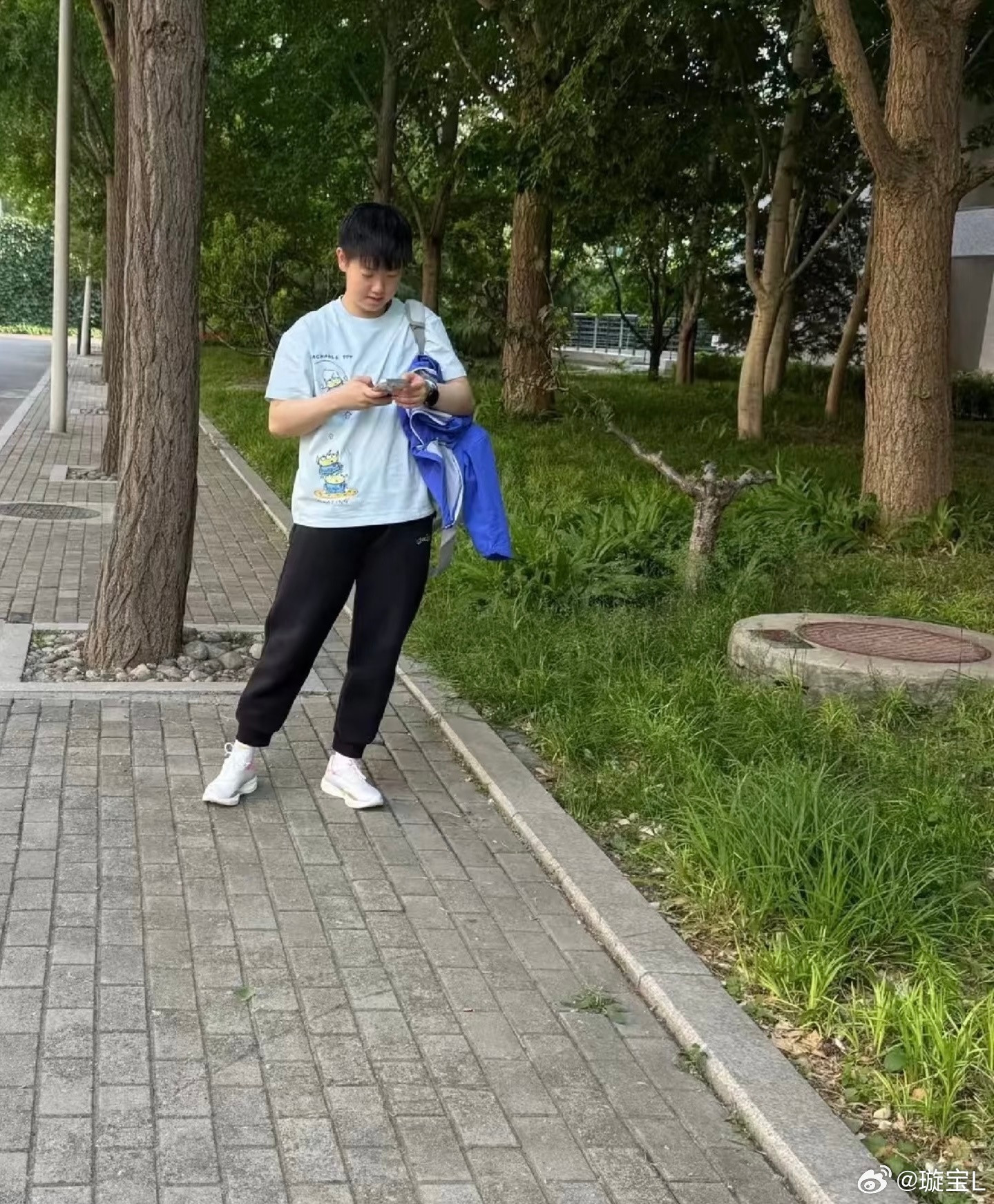 不知道为啥想哭“莎莎你在干嘛？”“我在等人”平易，近人，日常。孙颖莎​​​