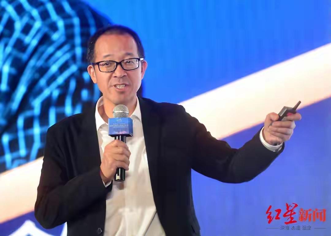 俞敏洪在错误的时间，错误的地点，发了一条错误的动态！员工年底冲刺拼业绩，老板南