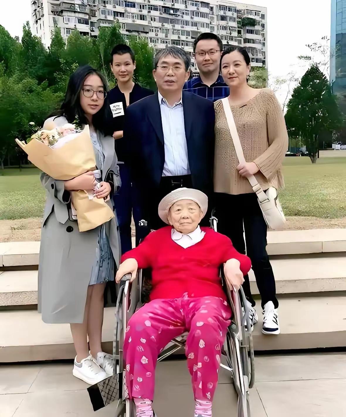 棋圣聂卫平的三个子女，把“传承”活成了三种不重样的精彩！没有复制父辈的棋盘路，却