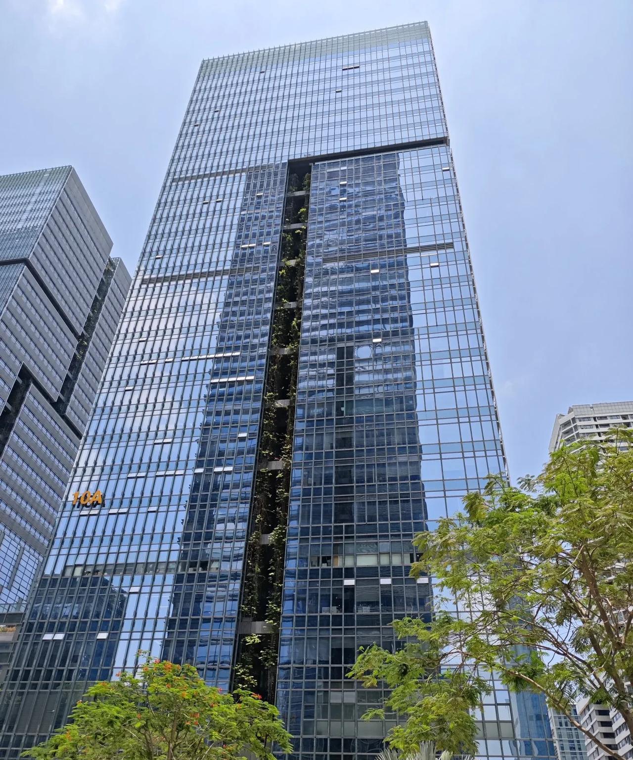 越南改革开放前三十年走中国的道路，后面估计就会走美国的路了。美越关税协议就是这