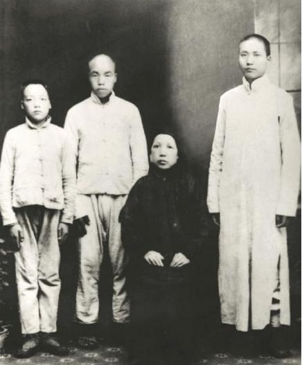毛主席晚年鲜少露面，离世前破例致信湖南政府：我实在是年老了“1975年11月的