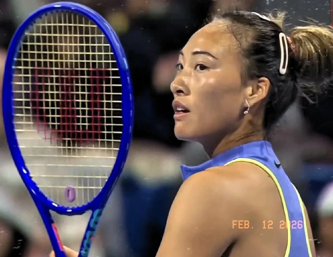 哇塞！郑欣文这抢二发太厉害了！首盘，莱巴金娜第3个发球局，郑欣文连续一拍打死3