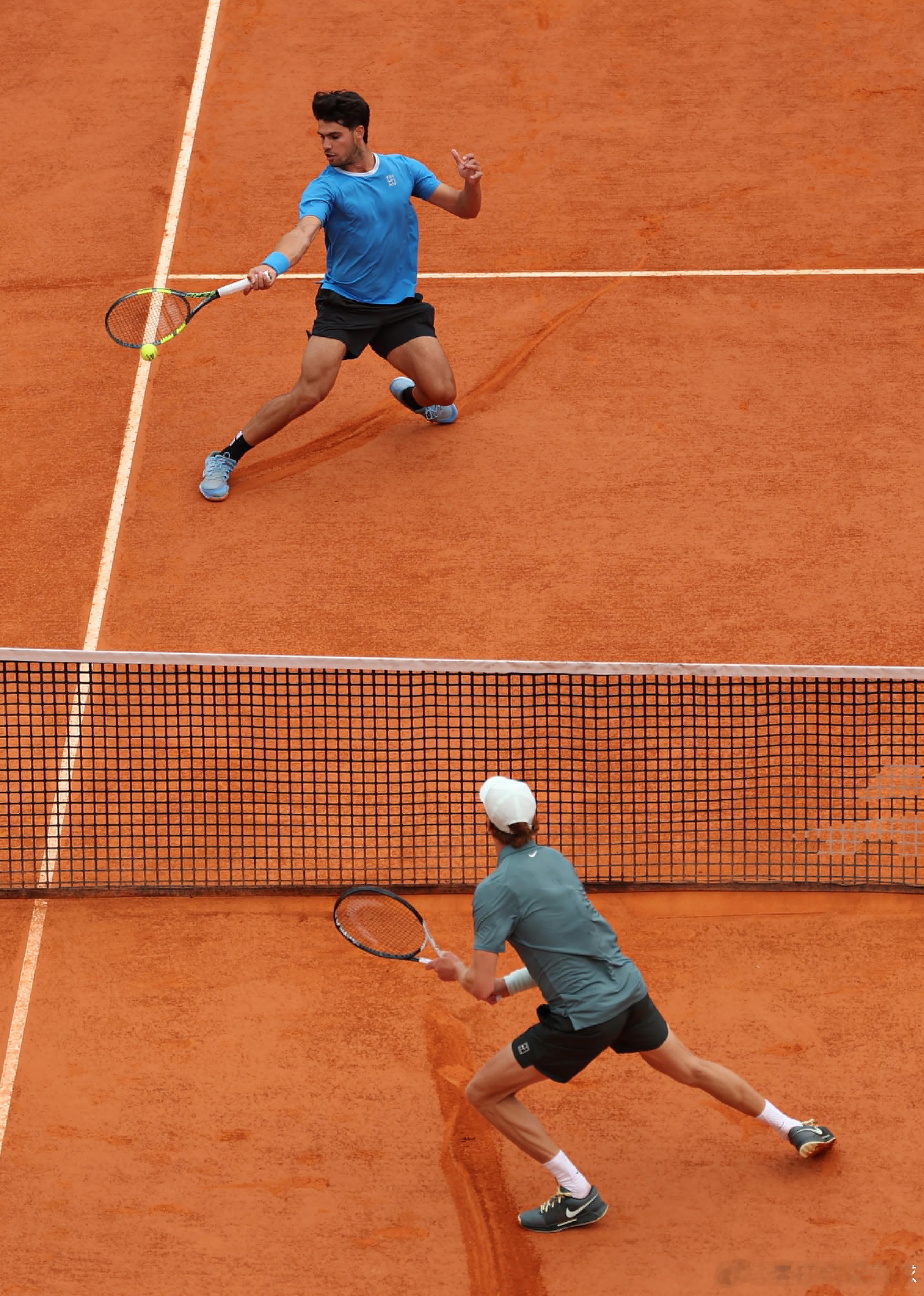 辛纳首夺蒙特卡洛冠军辛纳重夺世界第一里程碑！辛纳连续两盘被先破，两盘逆转，最终