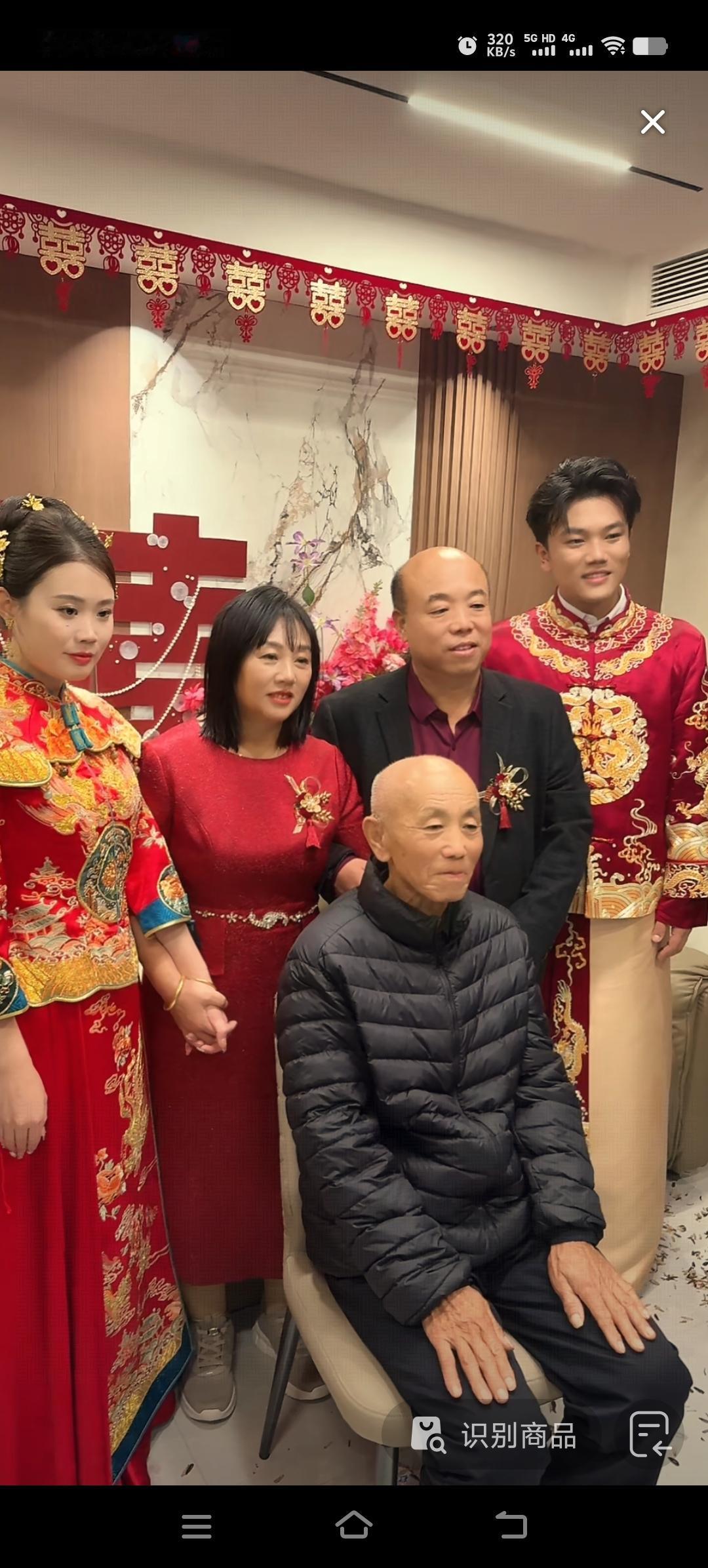 从校服走向婚纱，解清帅与王正正这一路着实不易。今日他们举办婚礼，不仅邀请了诸多寻