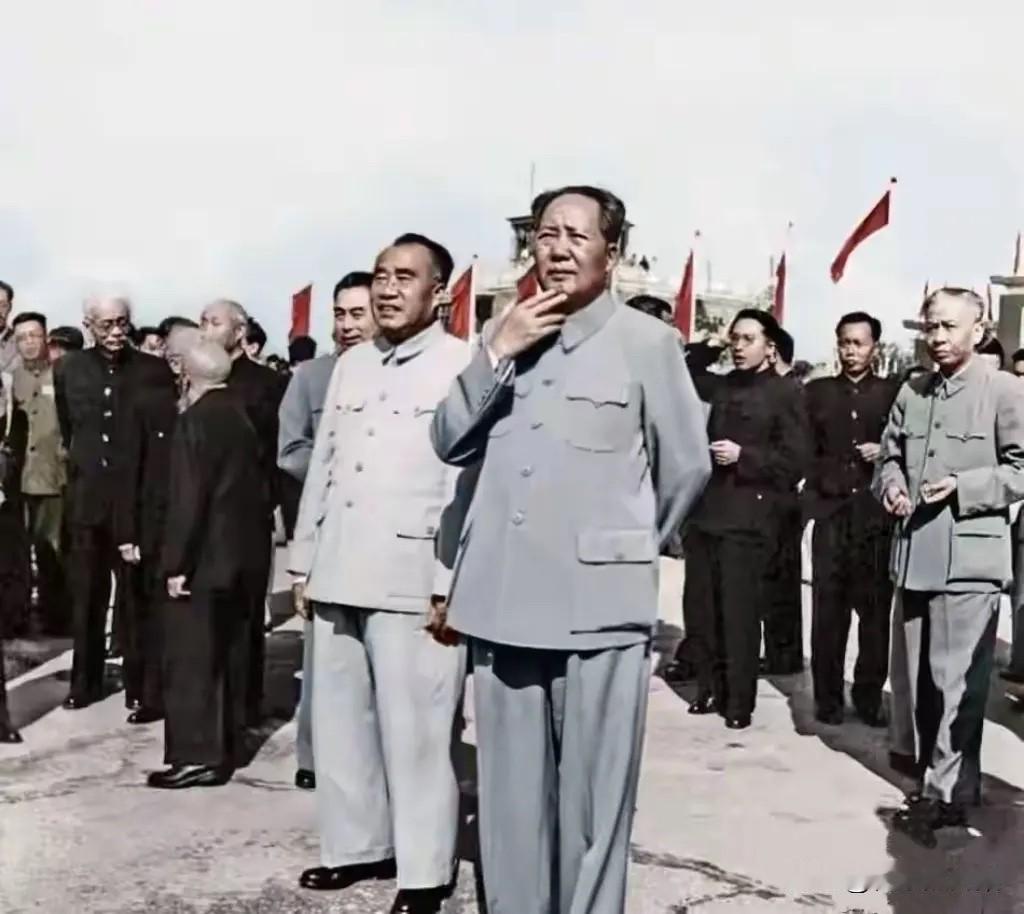 1958年7月31日，毛泽东、朱德、刘少奇、周恩来、董必武、林伯渠等党和国家领导