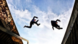 跑酷前空翻教学 空翻教程视频