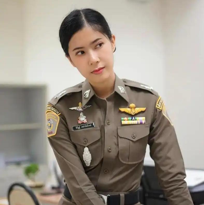 8名中国人赴泰拍短视频被捕！他们踩了哪些红线？5月8日，一个中国短剧剧组在泰