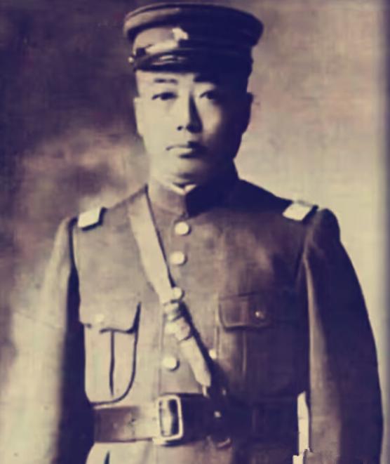 1929年1月5日，杨宇霆给父亲大办寿辰，张学良拜寿时，副官大喊：“总司令到”！