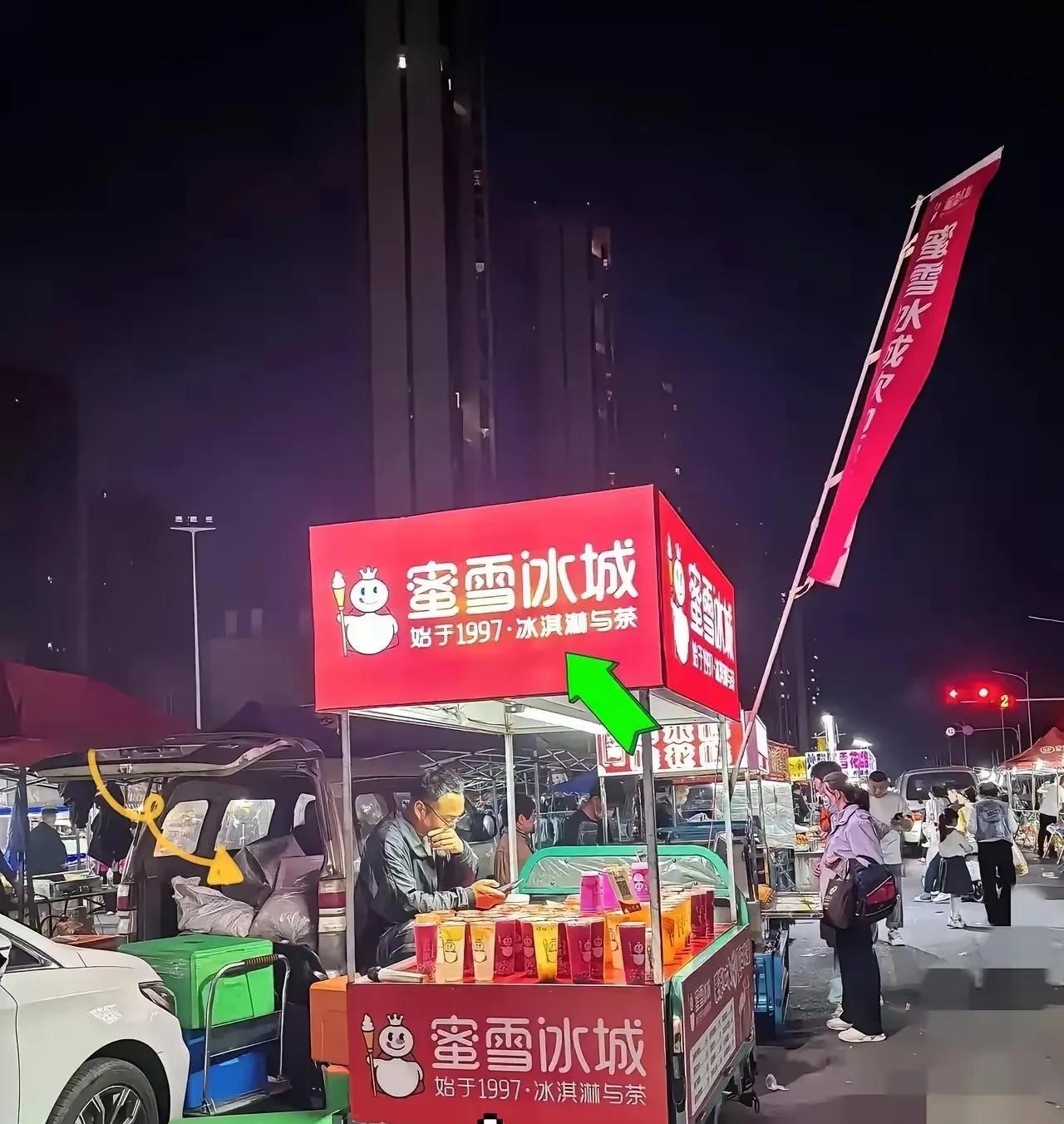景点门口摆摊的小伙直接把4块的柠檬水卖到6块，3小时就赚走300块！