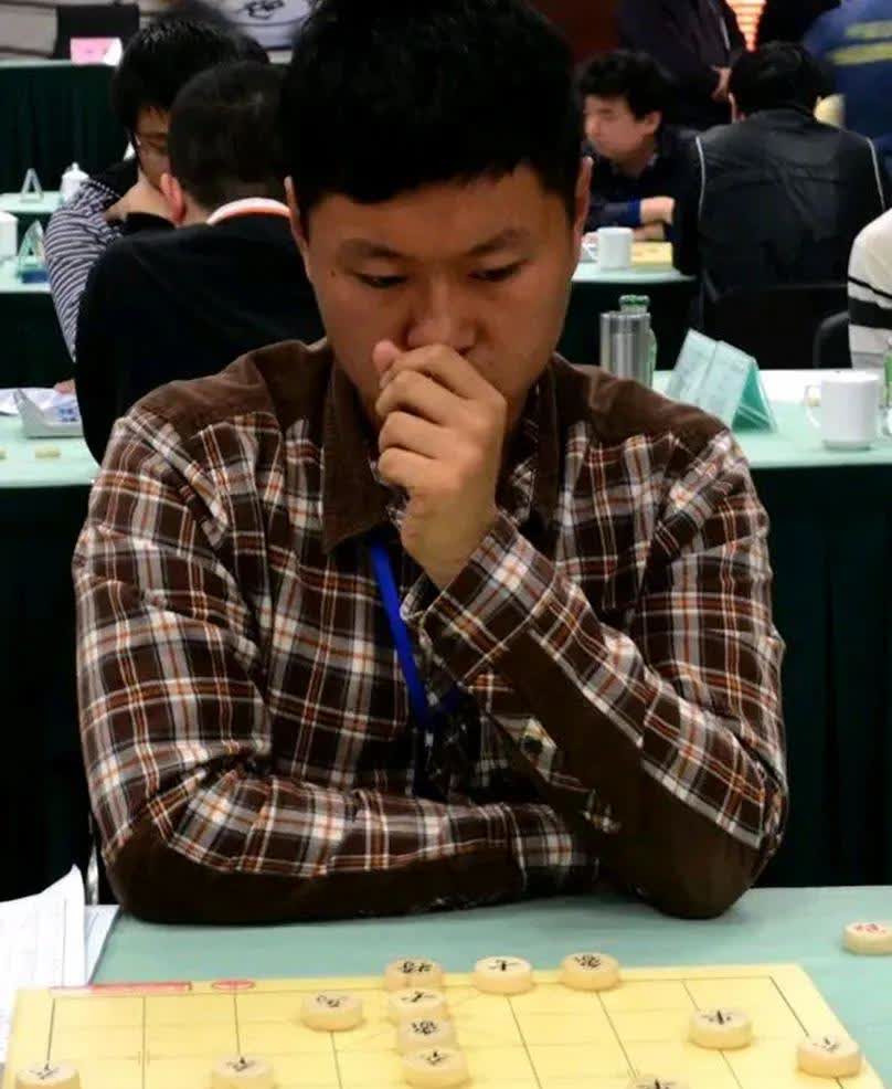 水国西楼说，虽然孟辰和赵攀伟在上海杯海选赛进入决赛了，但是他并不看好这两位最终能