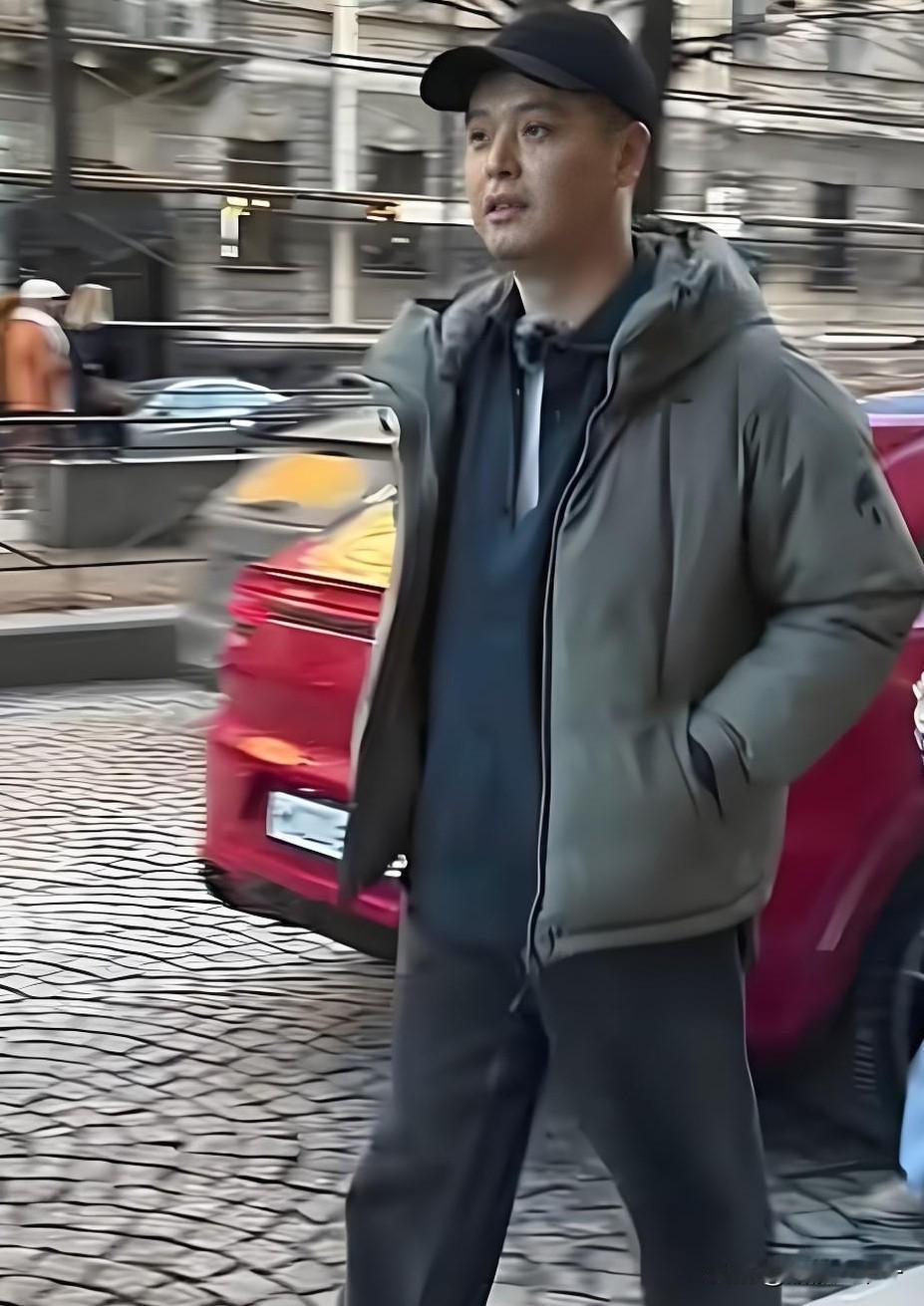就李纯这老公马頔，我发现他身上有个情况，就是他给人的第一感觉总是吊儿郎当