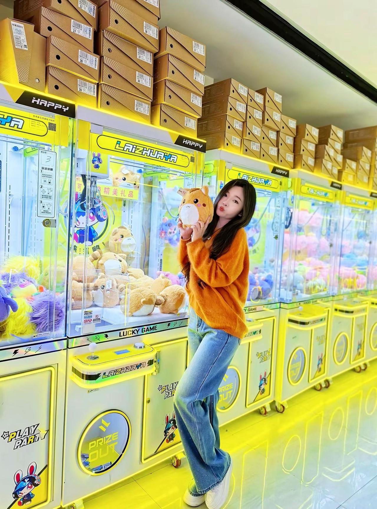 抓娃娃的乐趣在于过程，抓不到也没关系，当然能抓到更好。