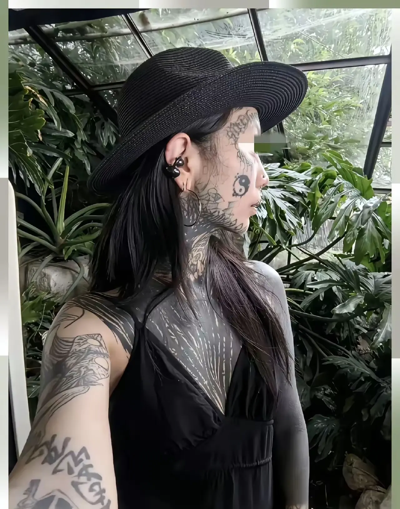 没关系啊，找个纹身的婆婆不就行了