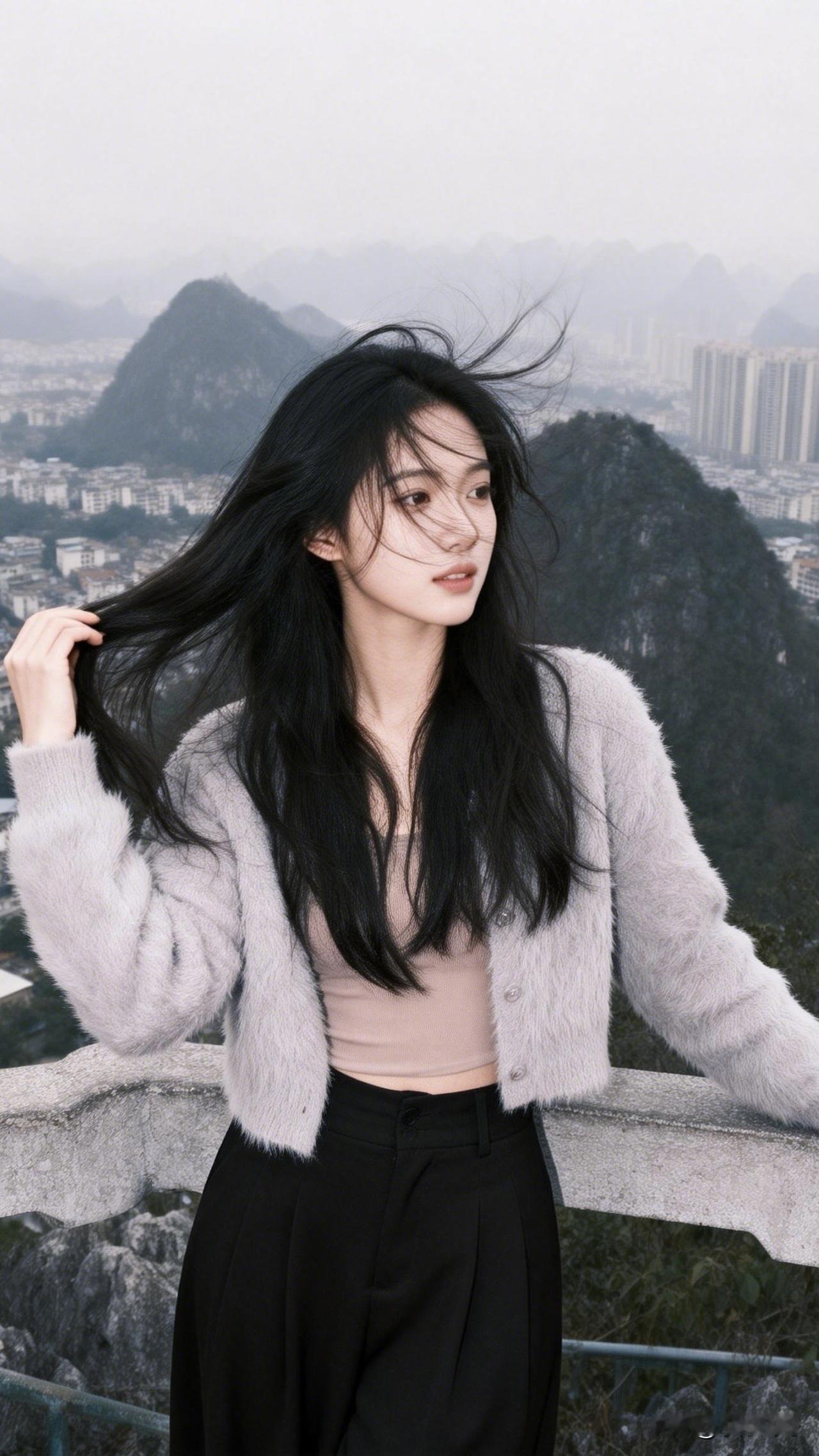 ：别人眼里的模特，总以为很赚钱，其实不然！周末也不得睡懒觉，每一张美图的背后，都