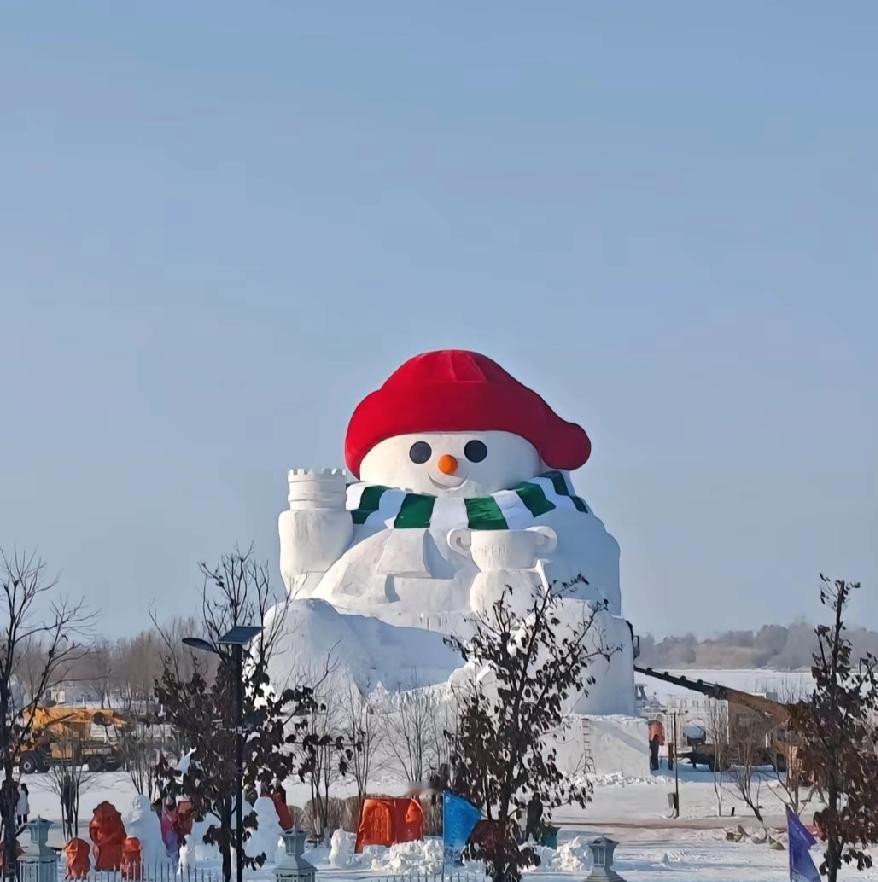 我出身农村，却极其不喜欢农村。天冷也就罢了，睡个懒觉还会遭人议论，想吃点好吃的也