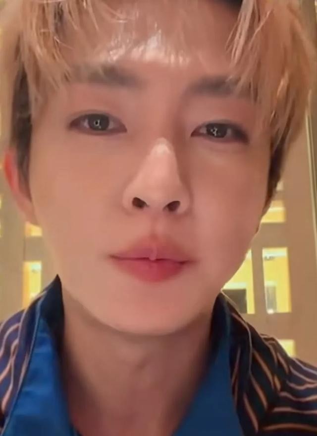 炎亚纶直播时，有网友问他：“飞轮海什么时候开演唱会？”炎亚纶：“如果SHE能办演唱会，我们就能办演唱