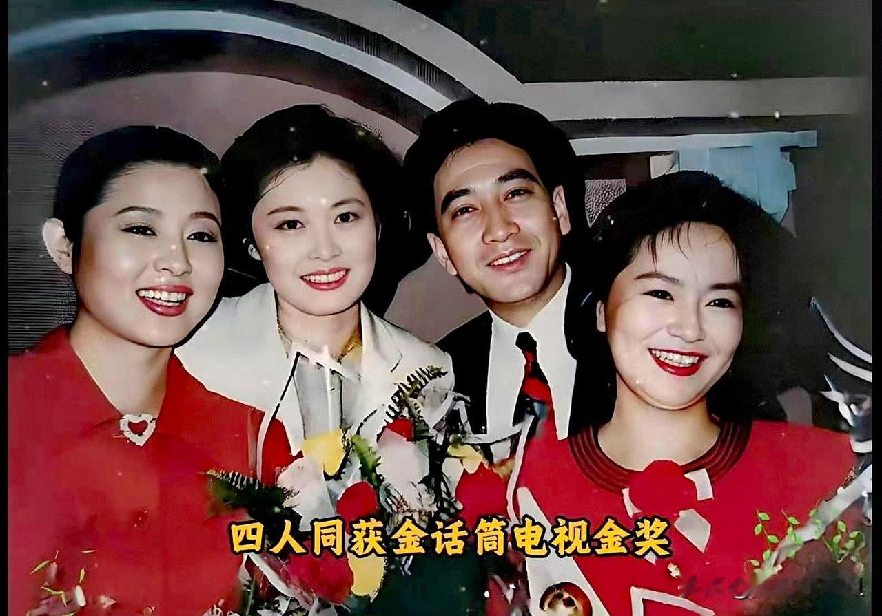 这张珍贵的合影拍于1995年是90年代央视的黄金一代左起倪萍、敬一丹、水均益