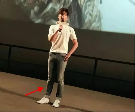 33岁的杨洋，给所有男性都提了一个醒！无论你多么年轻帅气，身型多么的挺拔，也