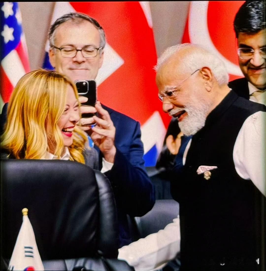 首次在非洲大陆举办G20峰会，主题为“团结、平等、可持续”。南非总统拉马福萨强调