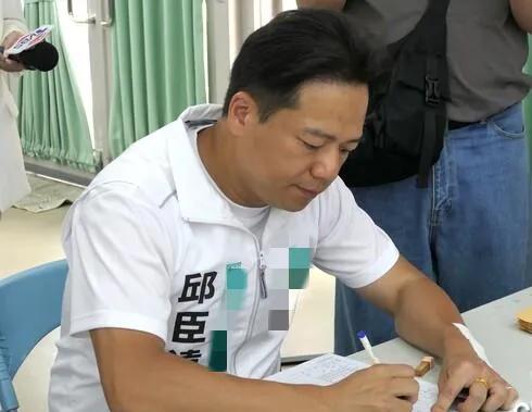 竹北情势有新的变化了！继吴旭智之后，白营邱臣远在8月31日已经正式领表，强调会努