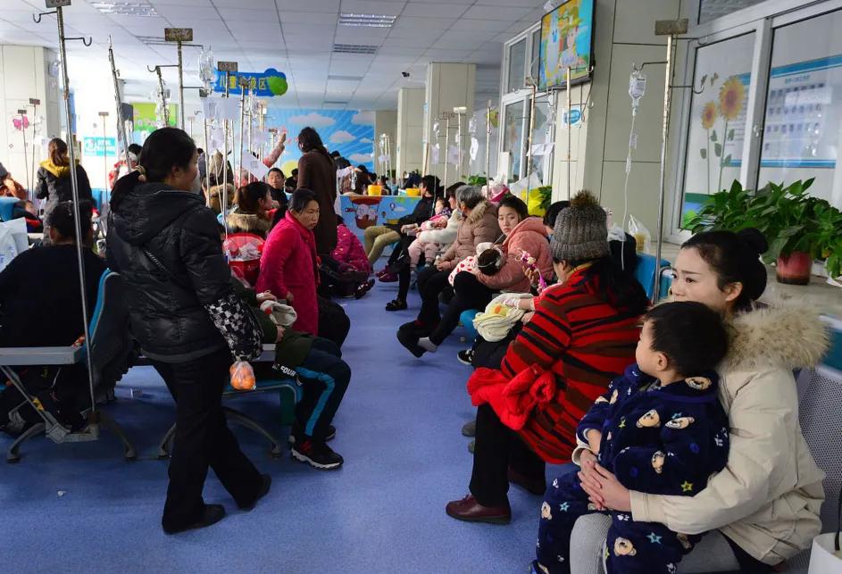 上午娃还好好上学，下午班级群突然通知停课！郑州这位家长的经历，最近不少人都碰上了