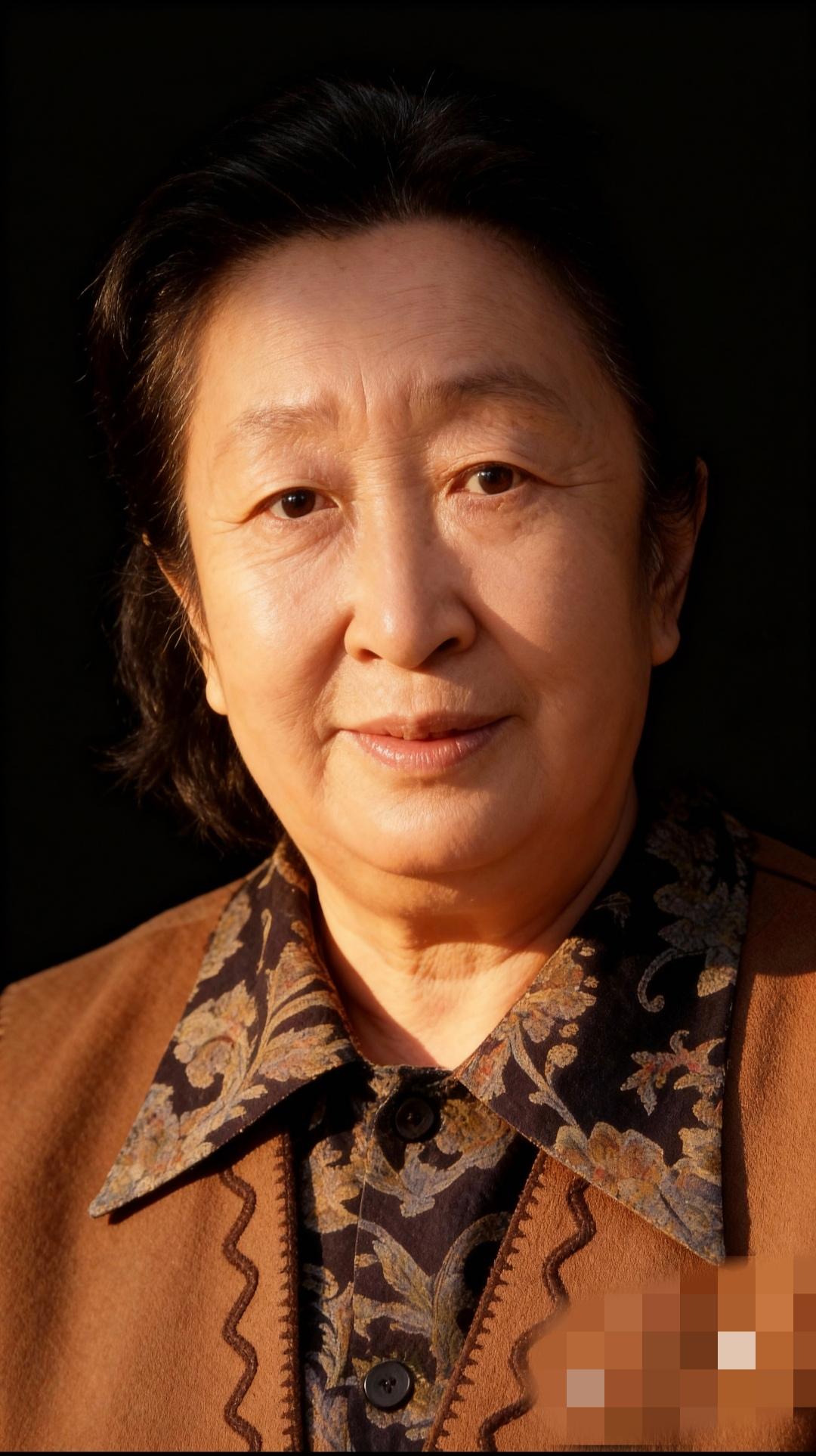 果然面相是不会骗人的，彭玉就是个例子，看她的相貌，眼下饱满，地阁方圆，这是典