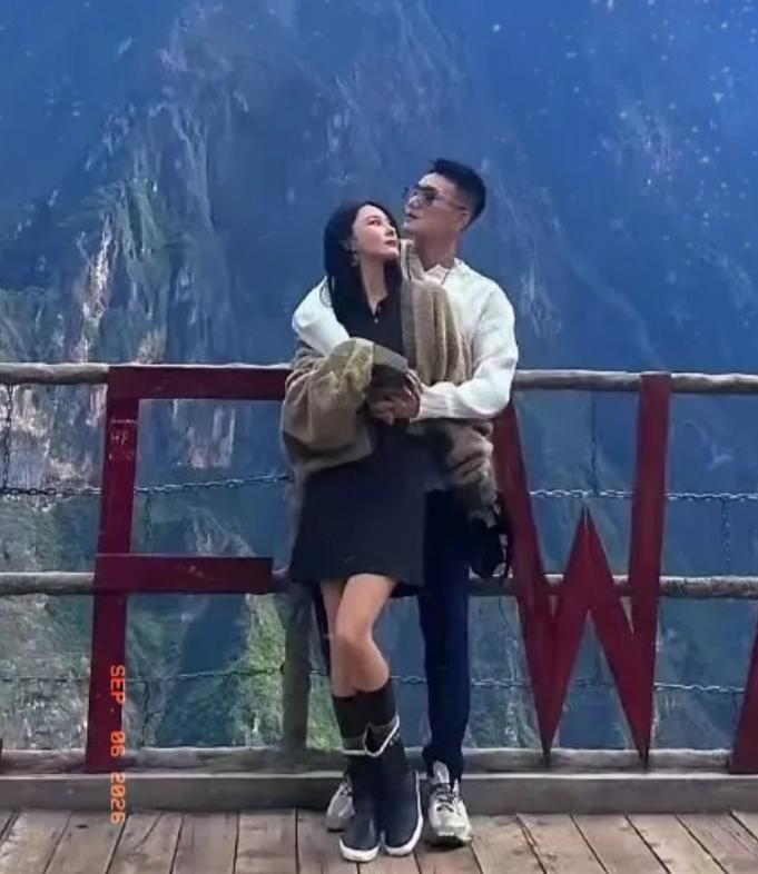 张馨予为什么会看上何捷？原因很简单，不是因为他出身好，也不是因为他长得帅，而