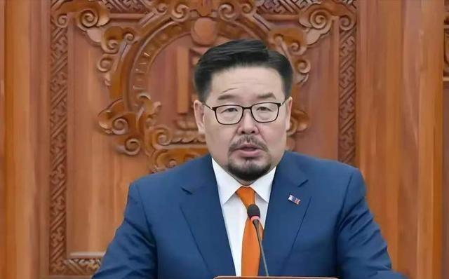 6月11日，中方发表了一则公告：中方高层即将出访蒙古。这次的访问并不简单，在蒙古