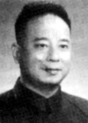 1948年，罗广斌被叛徒供出，特务知道他是国民党司令罗广文的弟弟，在抓捕之前给