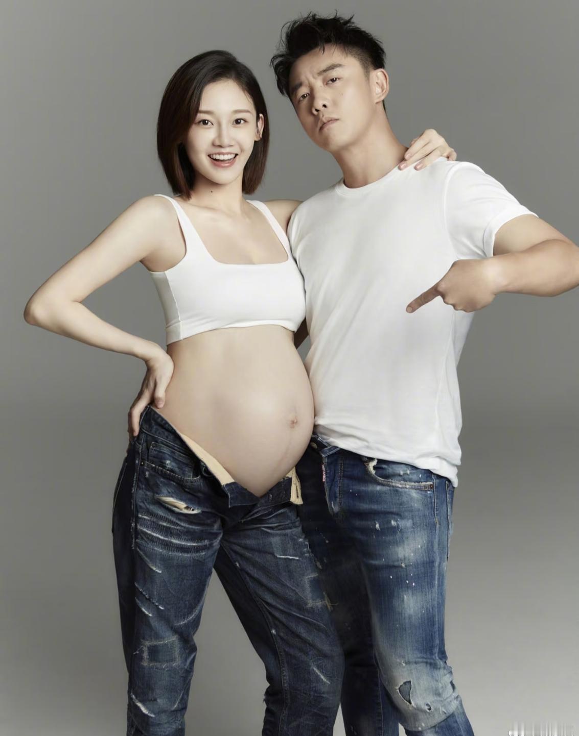 我怀疑过郑恺想再生一个儿子，也怀疑过郑恺想生一个足球队。却没有料到的是，