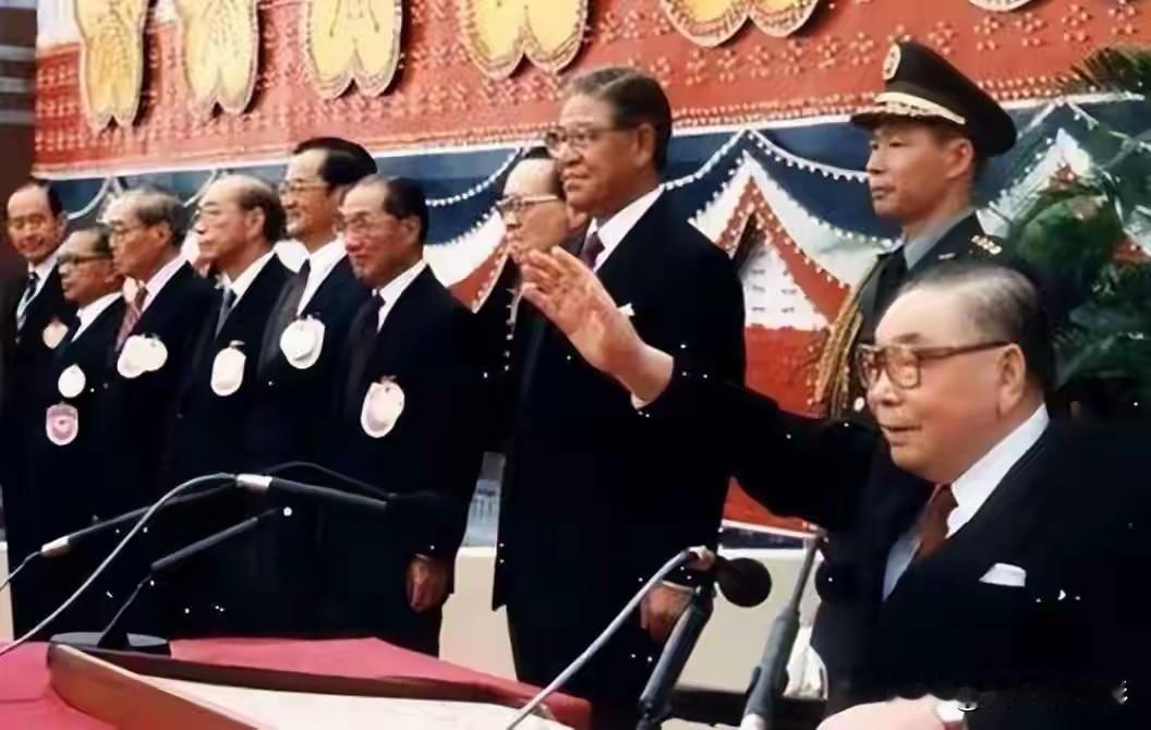 在台湾问题上，蒋经国应该负有一定责任！蒋经国这个人，在台湾问题上确实有责任。