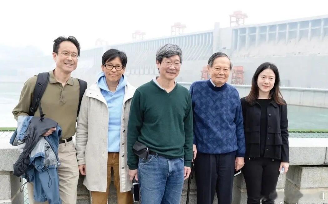 杨振宁的3个儿女与老婆翁帆的关系很融洽！​​​