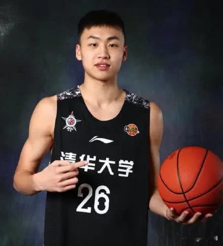 北京队这国内球员是要武装到牙齿吗？有小道消息，北京队已经就交易齐麟跟新疆队进行深