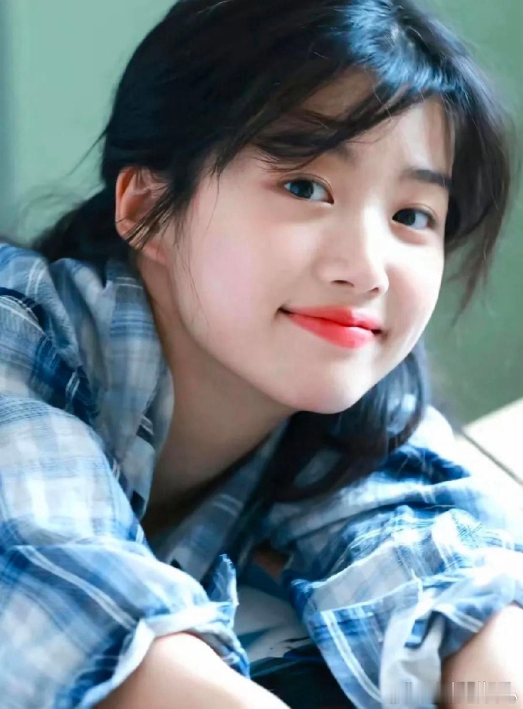 1.李昀锐参演剧集《在你眉梢点花灯》。2.迪丽热巴的新剧《璀璨之上》，网传是