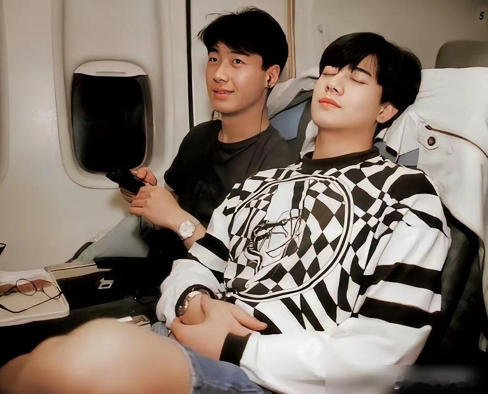 1991年，瑞士雪山。一张合影，把黎明和郭富城，两个名字钉在了一起。左边是黎