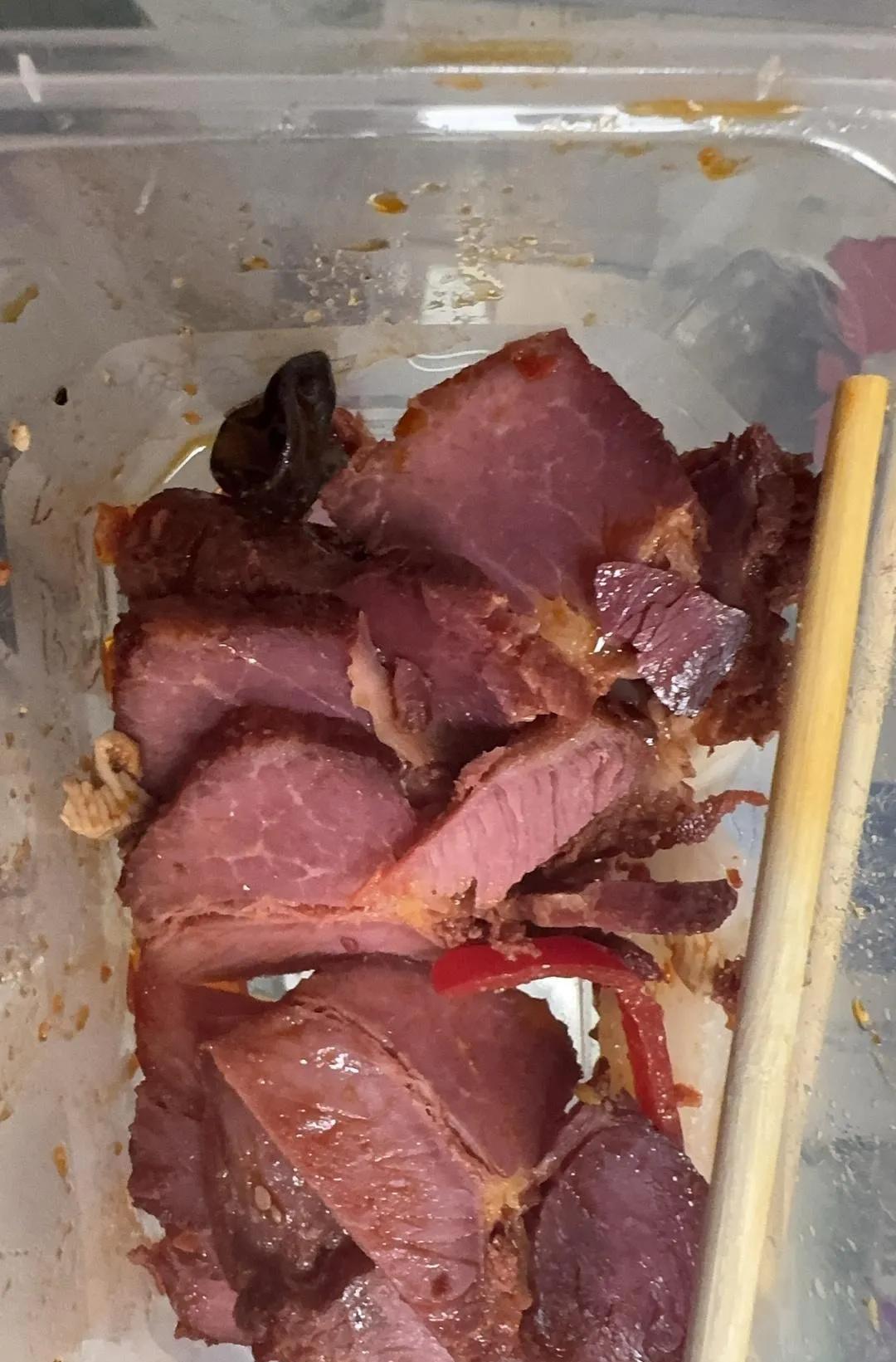 奉劝咱上了年纪的老年朋友们，能做饭尽量就别在外边买了，处处都是坑啊。早上出去有