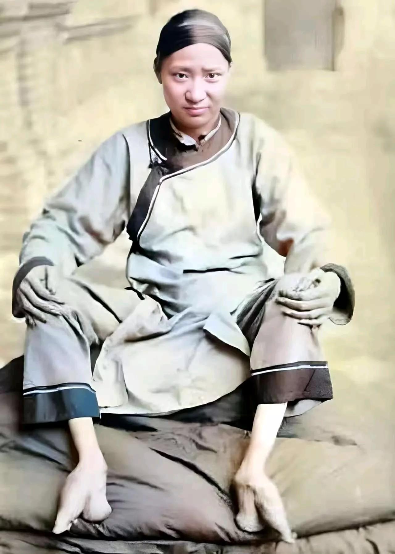 古时候旧社会女子裹足，不仅是为了好看，还有一个难以启齿的原因。很多人都听过“